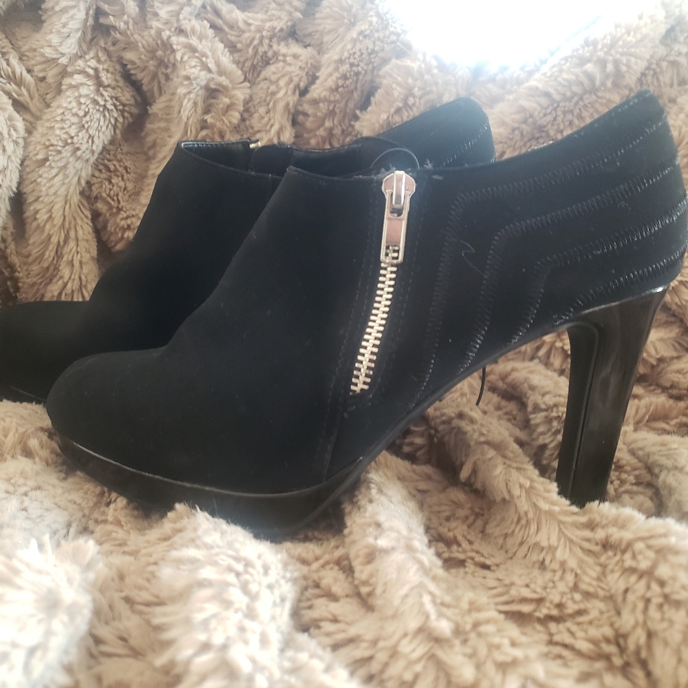 8.5 Black heels never worn